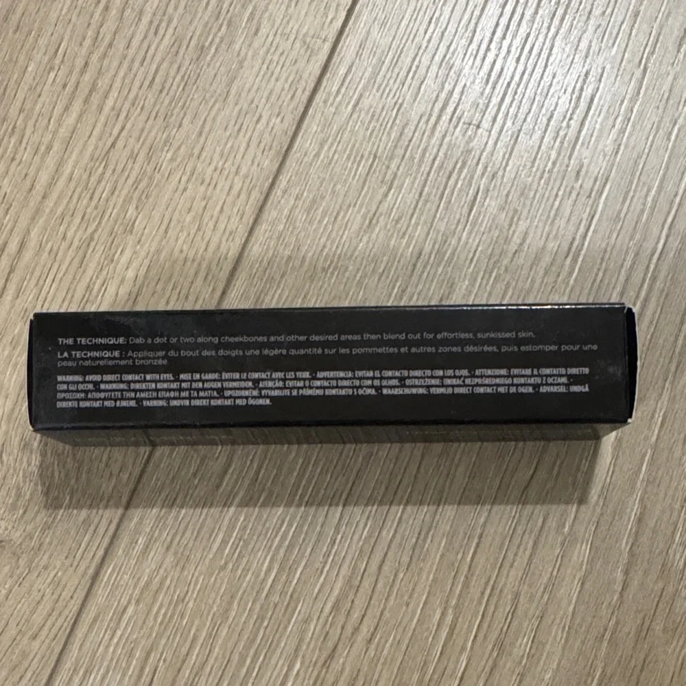 Bronzer by Laura Mercier Sunstone tinted moisturizer bronzer